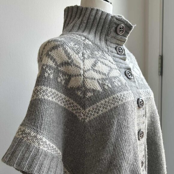 Soaked in Luxury Grey Fair Isle Wool-Blend Button Poncho, Ribbed Collar – US M - Picture 3 of 12